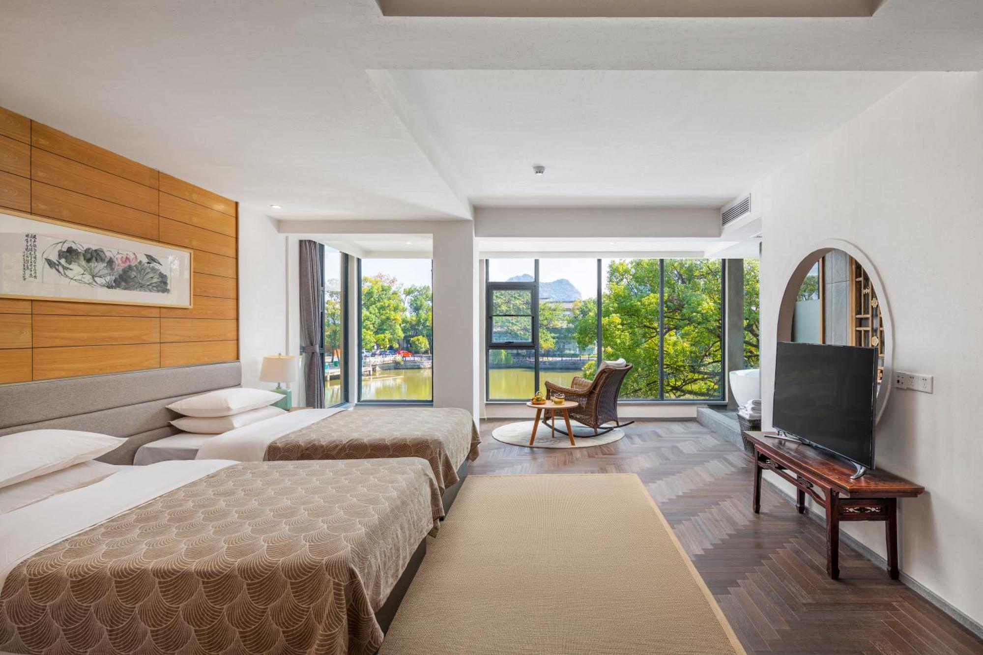 Guilin Heshe Lakeside Resort-Free Pick Up Service Stay Two Nights מראה חיצוני תמונה